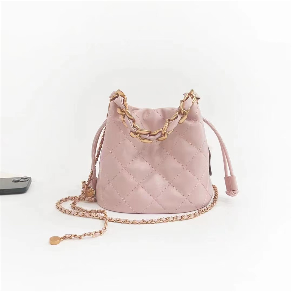 omterleather's tweet photo. Exquisite Details Fashionable Women's Bucket Bag
🩷Product size:L19 * W17 * H14 CM
💛Material:Genuine Leather
💙Can be customized:OEM / ODM / DESIGN
#fashion #leather #leatherbag #handbag #bag #fashionstyle #oem #factoryoem #crossbodybag #shoulderbag #ladybag https://t.co/2io5QP8s9e