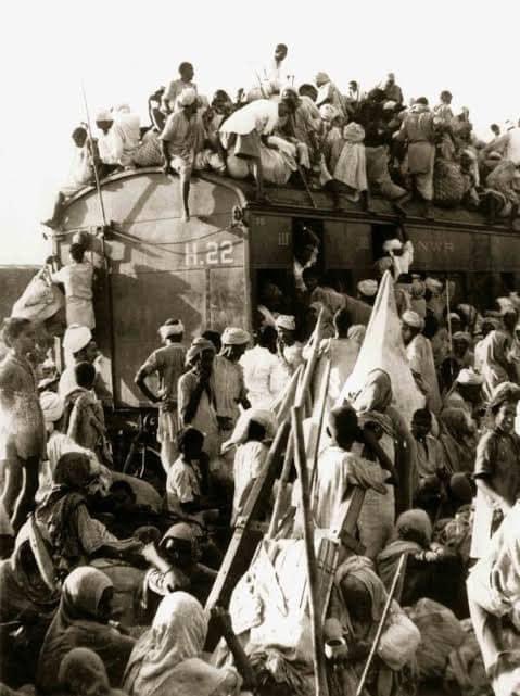 The partition of India resulted in the largest mass migration in human history. Millions of Hindus and Sikhs fled from Pakistan to Bharat , and millions of Muslims fled from Bharat to Pakistan.
#PartitionofIndia
 #विभाजन_विभीषिका_स्मृति_दिवस