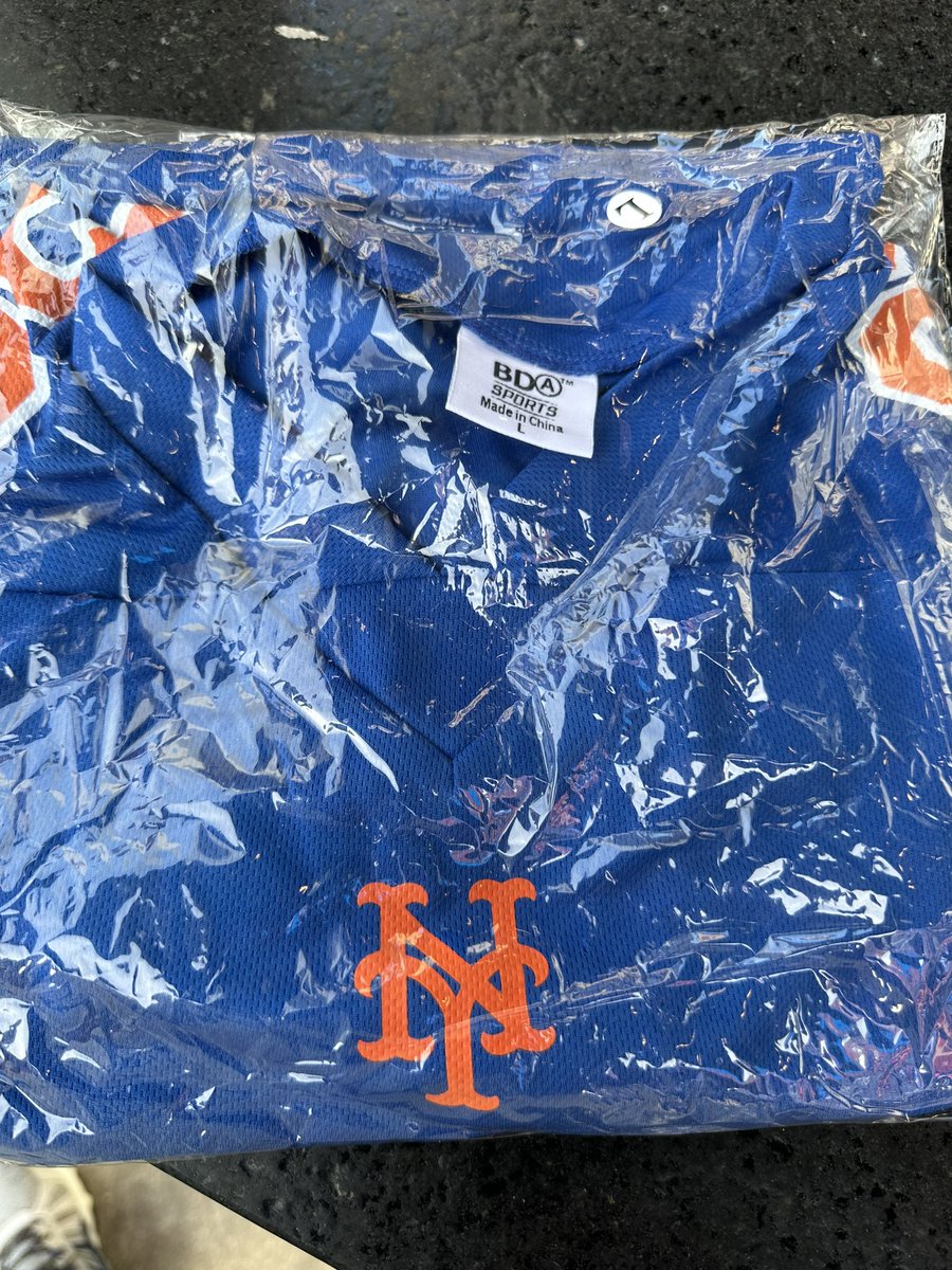 OjedaJay's tweet photo. Mets win!!!! Ok I’m gonna giveaway the football jersey from this past giveaway from the @Mets I’ll pick a winner at the end of the week! Retweet and must be following me!!! #LGM https://t.co/gGE5NSpBDf