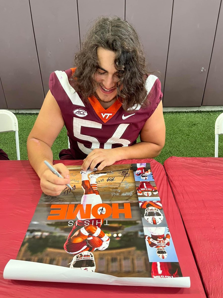 Layth and Evan hit the autographs hard today. Evan grabbed a pic with his brother and went back out to hustle signatures! Go Hokies!