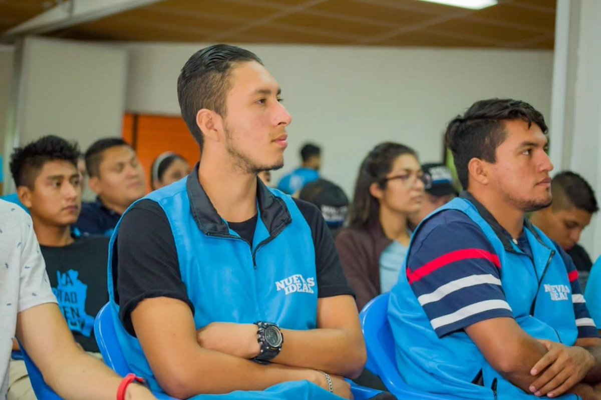 jnisantatecla's tweet photo. Nuestro secretario de juventud de Santa Tecla @odirsoriano_10 participó en un encuentro cyan, lleno de muchas sonrisas y propuestas que van orientadas a brindar oportunidades de crecimiento para los jóvenes de nuestro municipio.

#ModoCyan La Libertad 👊🏻 https://t.co/0668HntvxG