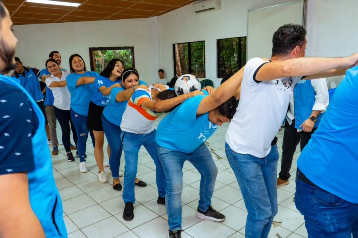jnisantatecla's tweet photo. Nuestro secretario de juventud de Santa Tecla @odirsoriano_10 participó en un encuentro cyan, lleno de muchas sonrisas y propuestas que van orientadas a brindar oportunidades de crecimiento para los jóvenes de nuestro municipio.

#ModoCyan La Libertad 👊🏻 https://t.co/0668HntvxG