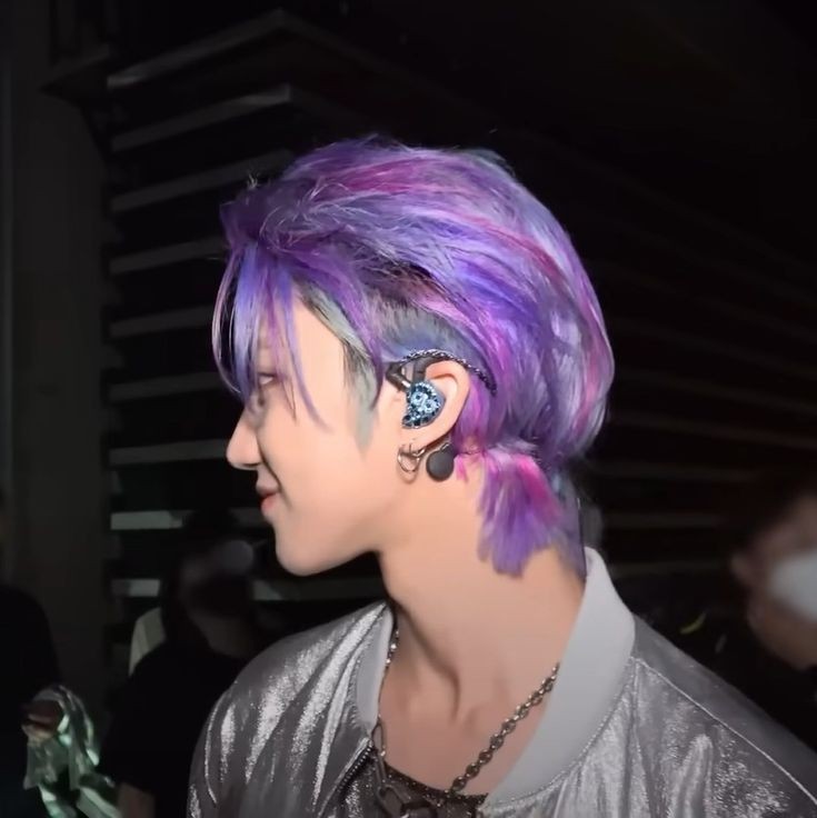 haotonin's tweet photo. it's missing hao's pretty galaxy hair hours https://t.co/eWGvhC8HrP