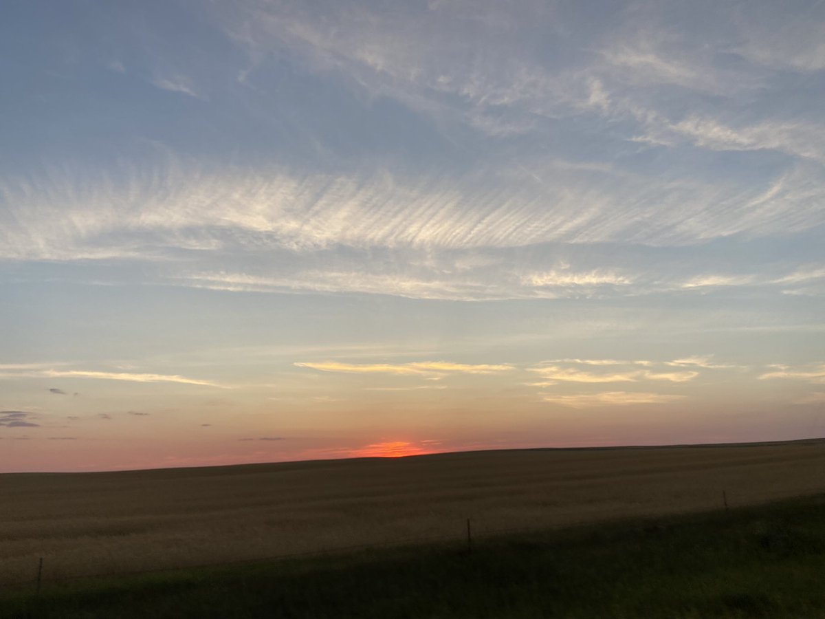 MTsteamboat's tweet photo. From doing more demolition (lots of π), to cooking ribs for friends, and capping it off with a beautiful sunset. #fallisnear #montana https://t.co/yIFA8zxhCC
