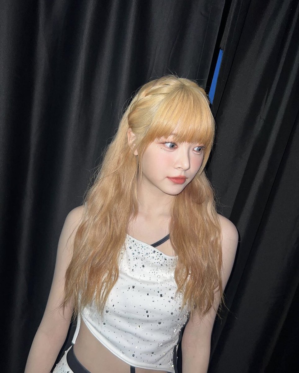 honginchae's tweet photo. Ladies and gentlemen, the moment you’ve all been waiting for... blonde!Manchae pictures have dropped!ヾ(≧∇≦*)ゝ https://t.co/Y5ldVoYI56