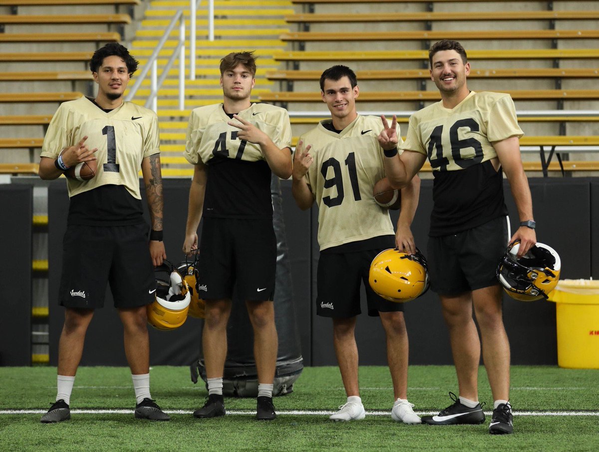 LOVE coachin these dudes‼️💯 #VandalBacks #WildBunch #GoVandals 
<a href="/1geeeski/">SKI</a> <a href="/nolimiteli21/">turbooo🌪🦍</a>