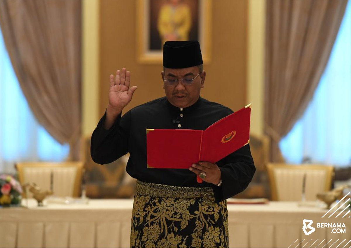 bernamadotcom's tweet photo. [News] Sanusi sworn in as Kedah Menteri Besar today

https://t.co/ZuRLUrte5v

#PRN2023 #PRNBernama #PR6N #BernamaNews #BernamaImages #PRNKedah #Kedah https://t.co/lec7qJ7eII