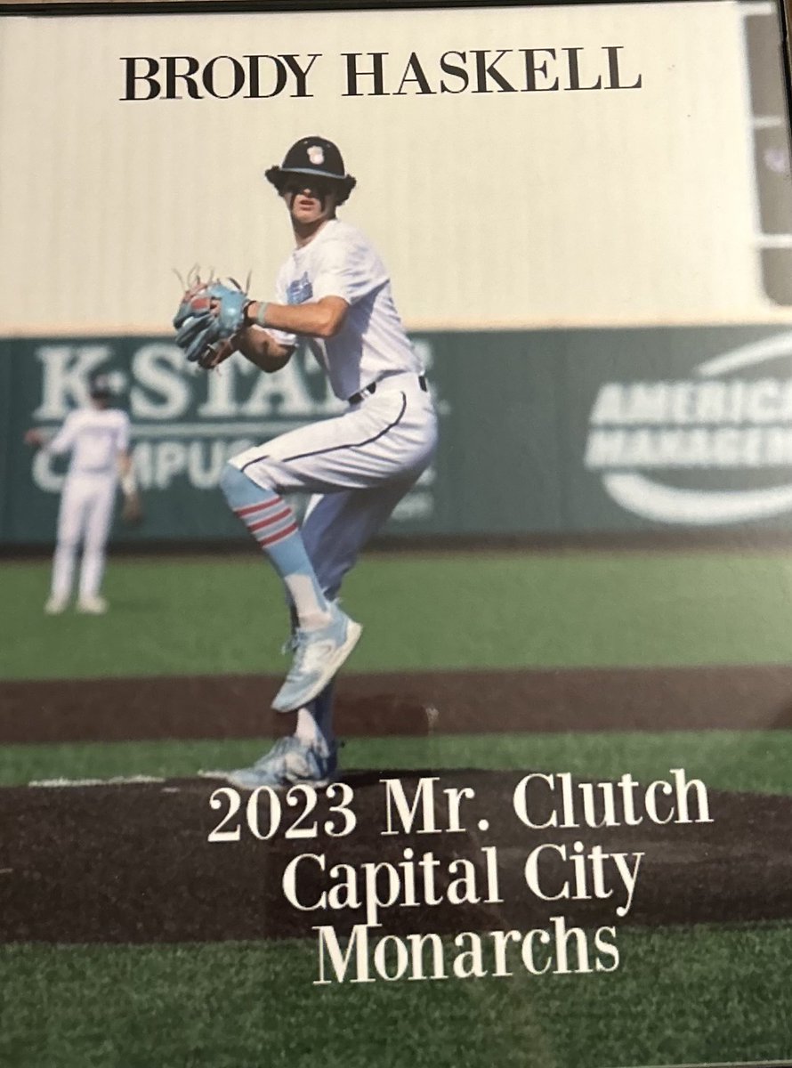 CityMonarchs's tweet image. @haskell_brody with our Mr Clutch award. Big time players rise up in big time moments. @AHSOrioleBsb