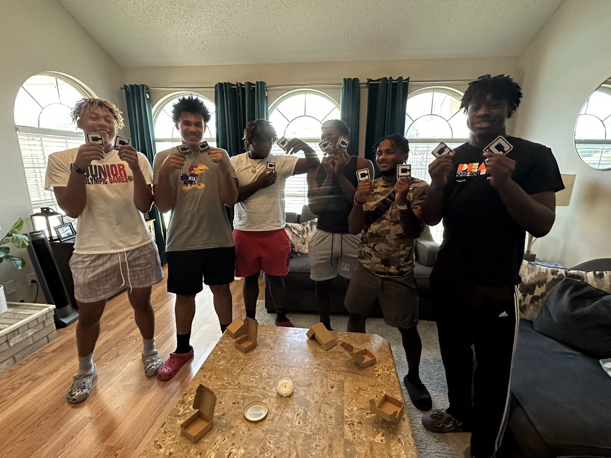 CoachNine7's tweet photo. Annual Captains Brunch. 

Salute to the 7 young men who were selected to lead this team.

LEADERS LEAD! #ProtectTheBrand https://t.co/B9NAOng7P3