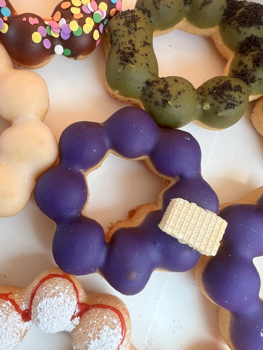 bbitesph's tweet photo. Mochinut is a haven of delectable innovation. Picture biting into a mochinut - soft, chewy, and the perfect union of donut and mochi. Amongst the captivating varieties like churros, chocolate, and funnel cake… https://t.co/D9w5TdCjFI