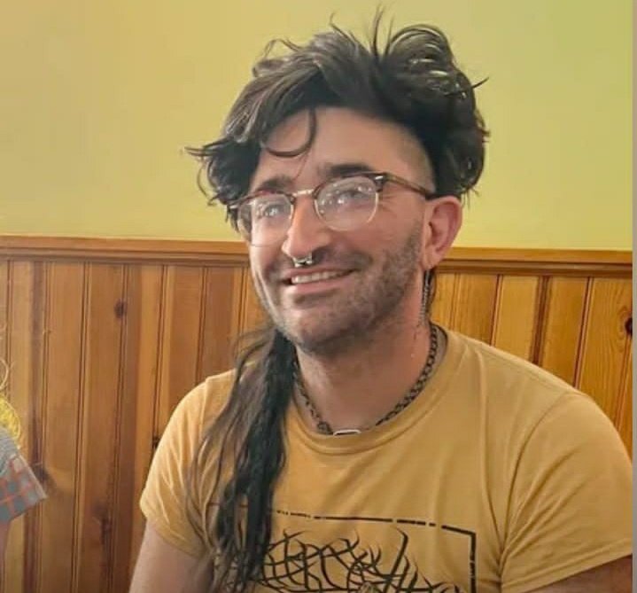 Freitag 11. August griff ein Unbekannter ein #Punk-Konzert in #Mineapolis an.

Dabei wurde August Golden erschossen. 

Unsere Solidarität gilt den Abgehörigen von #AugustGolden. Wir senden Liebe &amp; Kraft an die sechs Leute, die schwerverletzt überlebten.

👉startribune.com/man-shot-at-mi…