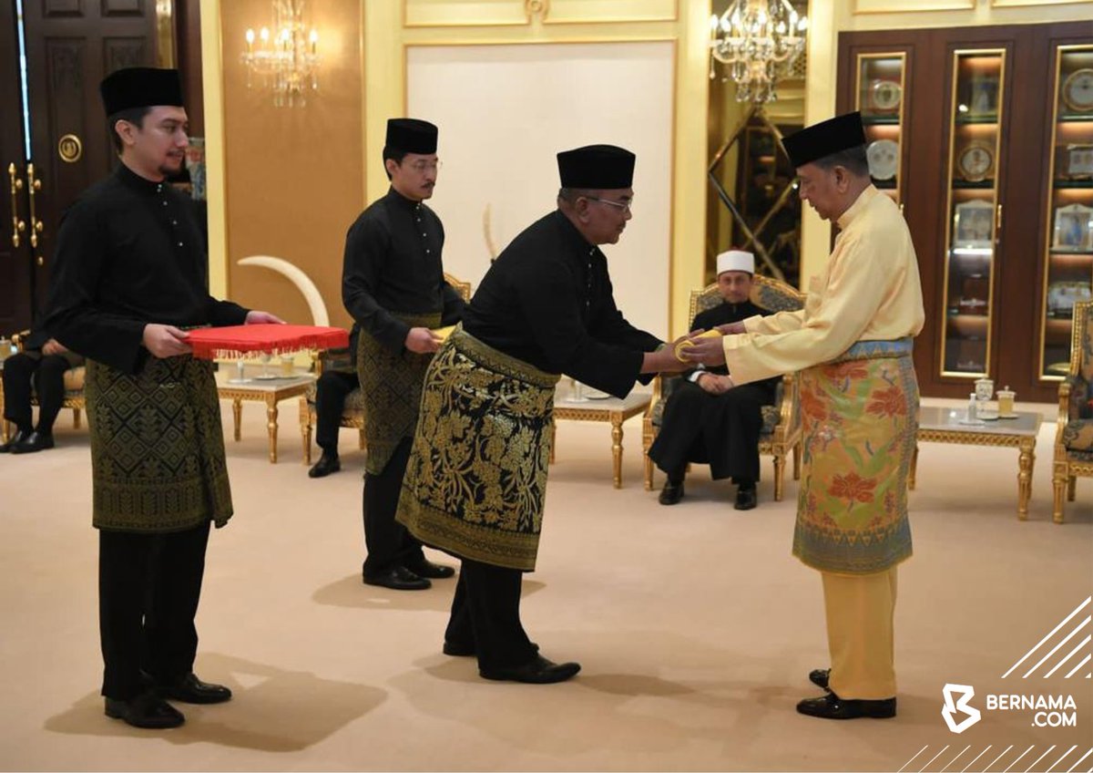 bernamadotcom's tweet photo. [Berita] Sanusi selesai angkat sumpah Menteri Besar Kedah

https://t.co/pp2uT2oIbs

#PRN2023 #PRNBernama #PR6N #BernamaNews #BernamaImages #PRNKedah #Kedah https://t.co/bY8KSBVkhi