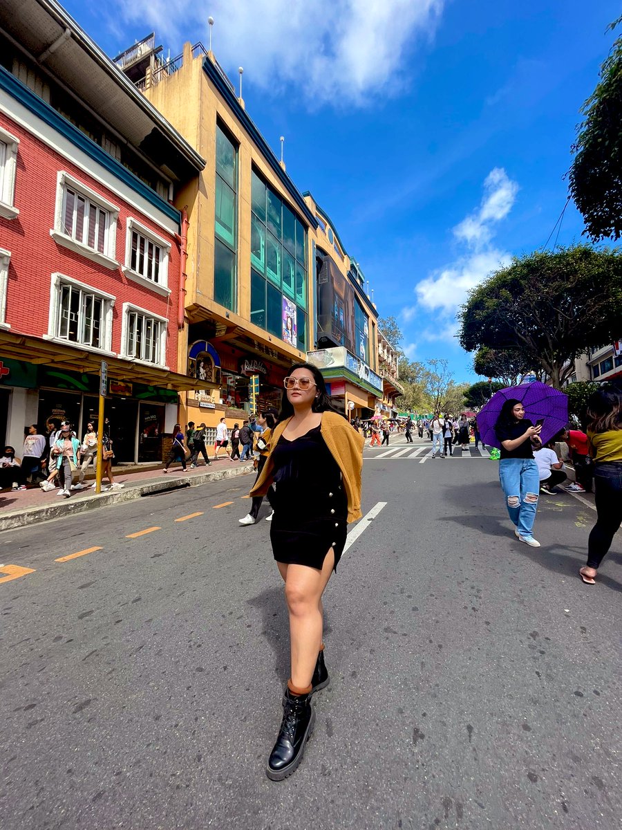 winniyey's tweet photo. Session road 🏙️ https://t.co/IaQaULwsZx