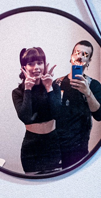 De ontem: arrumadinhos e gostosos pra conhecer um outro casal de gostosos :X @dollyprincess__ https://t