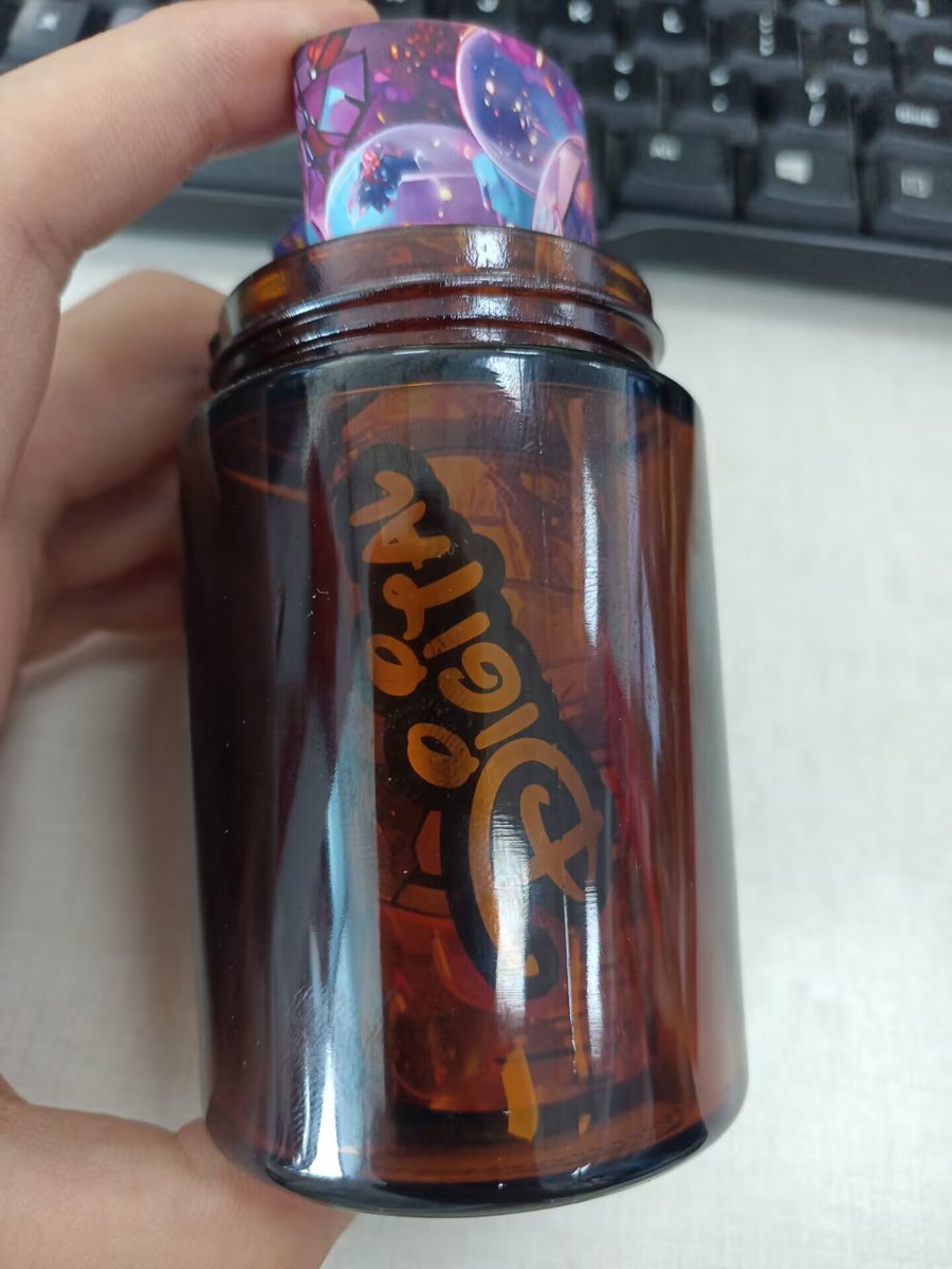 CCCY420's tweet image. I was wondering if you use brown glass jars for cannabis? #cannabisculture #420friendly #Packaging