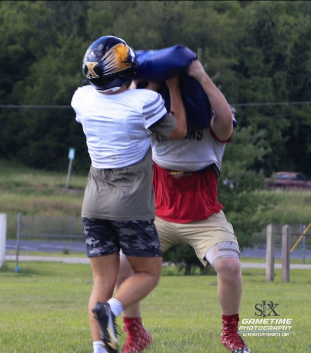 CoachFrankRay's tweet image. Greatness requires a down payment. The choices that you make today will determine what you accomplish tomorrow. 

You can't have it both ways. You can't be great and be comfortable. You can't be a champion and be lazy. 
There are no shortcuts to elite, so stop looking. #LancerUp