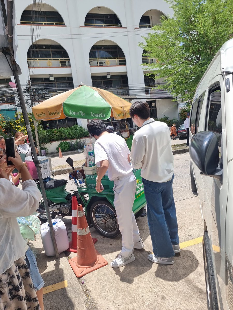 พี่แปลนกับพี่มีนเลี้ยงไอติม งุ้ยยยยยย

#บวงสรวงพี่นาค4
#2wish