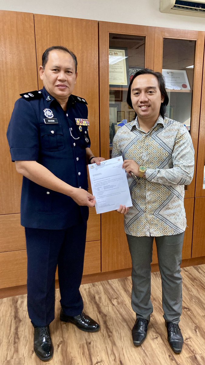 MadyasirAB's tweet photo. Pagi tadi berjumpa dengan SUPT Mohd Sohaimi Ishak, Ketua Polis Daerah Seri Alam di pejabat beliau.

Tujuan utama untuk bincang mengenai program sebagai Ahli Majlis MBPG. Ambil kesempatan bertanyakan status semasa kes penderaan kanak-kanak yang berlaku baru-baru ini.

[1/2] https://t.co/WKyFNIJcQN