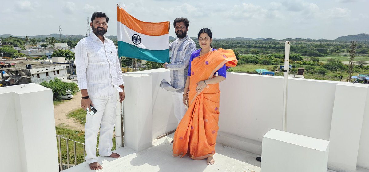 BashaKoppu's tweet photo. అజాదిక అమృత్తోత్సవంలో భాగంగా హర్ ఘార్ తిరంగా కార్యక్రమంలో భాగంగా జాతీయ జెండా ఎగరావేయడం జరిగింది @kishanreddybjp @bandisanjay_bjp @sunilbansalbjp @LalSinghArya @scmorchatelangana https://t.co/eWOsCWVGXv
