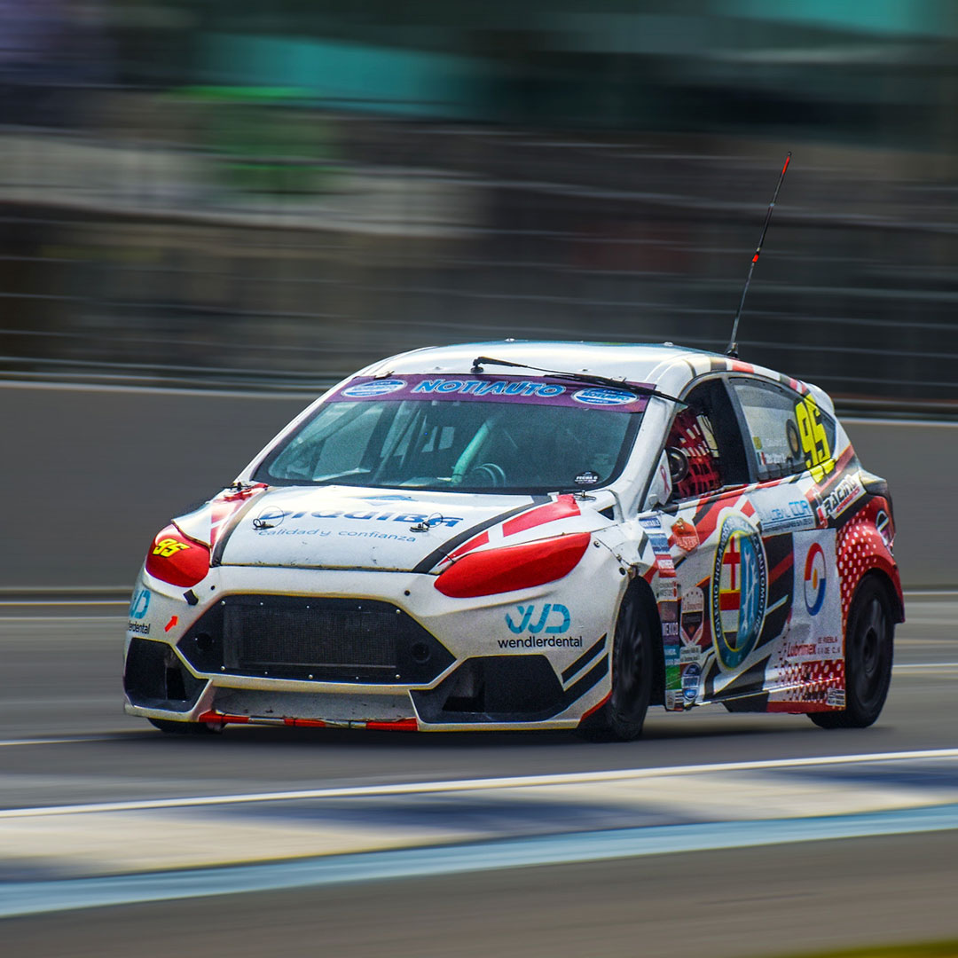 mexicoracingcup's tweet photo. Luis Goulart logró su primer podium en la Copa TC2000 y su manejo lo ha colocado como una de las revelaciones de la temporada 2023

#copanotiauto #tc2000 #ford #ahr #copatc2000 https://t.co/47BjPOoV1a
