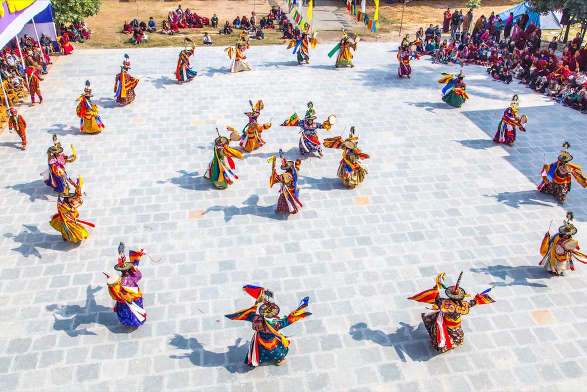 Buddhistdoor's tweet photo. BDG feature: Faeries, Dakinis, Nuns, and Mikos, Part Two -- Joseph Houseal explores the world of Buddhist ritual dance

Read here: https://t.co/l4QCpbv7xV

#buddhism #vajrayana #buddhistdance #buddhistculture #ritualdance #cham #chod #tantricbuddhism #dance #tibetanbuddhism https://t.co/8UuxAMTcJN