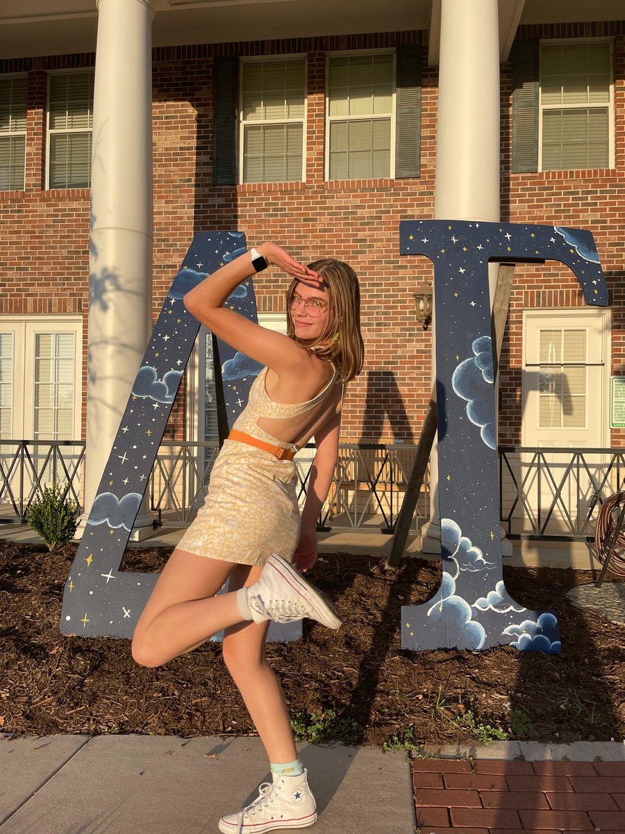 northtexasdg's tweet photo. PREP WEEK DAY 2!! Our sisterhood is GOLDEN!! 🌟☀️💫💛

Recruitment is coming up SO FAST!! We can’t wait to meet you MC ‘23 🫶🤍⚓️ #northtexasdg #godg #deltagamm #deegee #dg #gogreek https://t.co/sCpUPaG9Pu