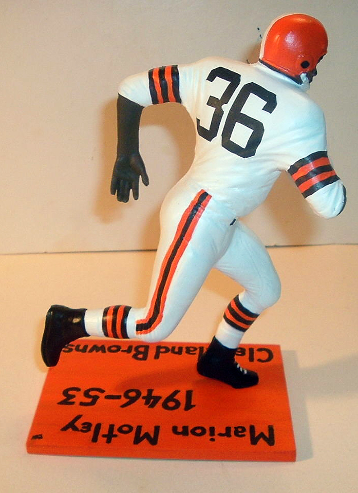 NFL_Journal's tweet photo. #NFLStatues https://t.co/Y6GHWGJieS