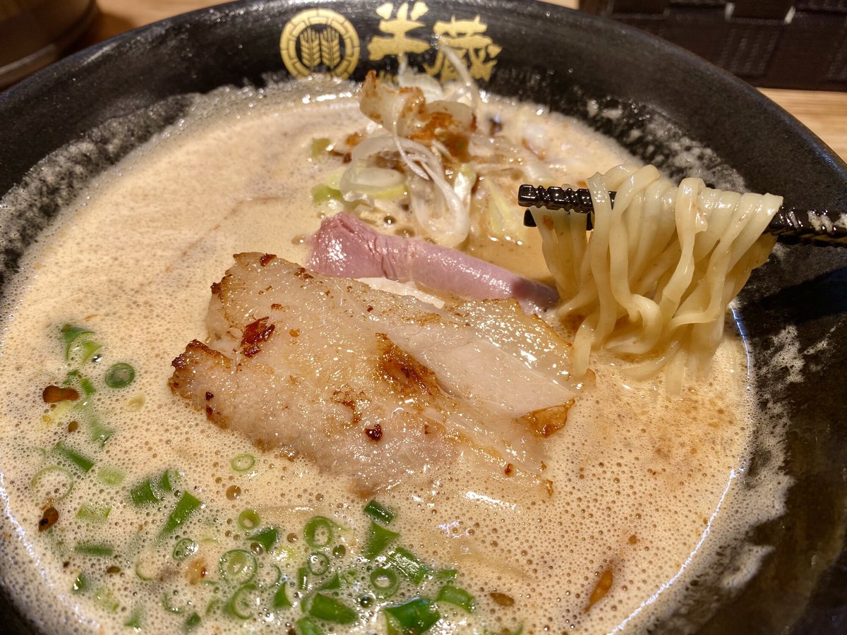 Centrairairport's tweet photo. こんにちは。セントレアです
今日のランチは第1ターミナル4階 半蔵製麺の新メニュー、伊勢海老の味噌らぁめん🍜🦐伊勢海老の旨みがスープに凝縮されて贅沢な味わいでした😋#セントレアランチ
https://t.co/d6Di9Ueb0W https://t.co/2YetbMdCEM