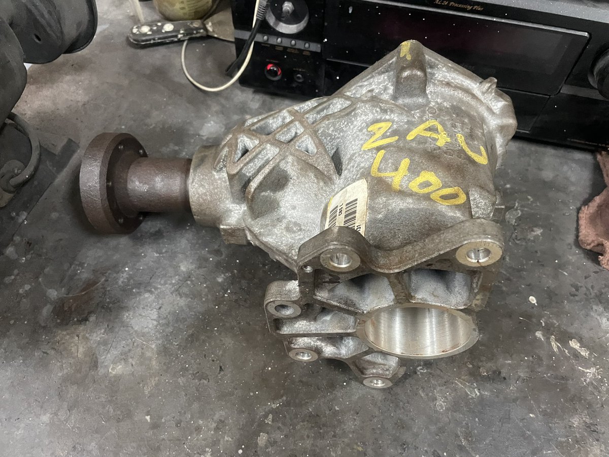 Senorchristoph's tweet photo. This weekend in a nutshell 🚗
Fixing AWD by swapping an Angle Gear Box (Diff.) from a 2015 V50 into my 2012 XC70 #SwedeSpeed #GreatSuccess
@volvocars @VolvoToronto @volvocarcanada https://t.co/xA00y8SkbO