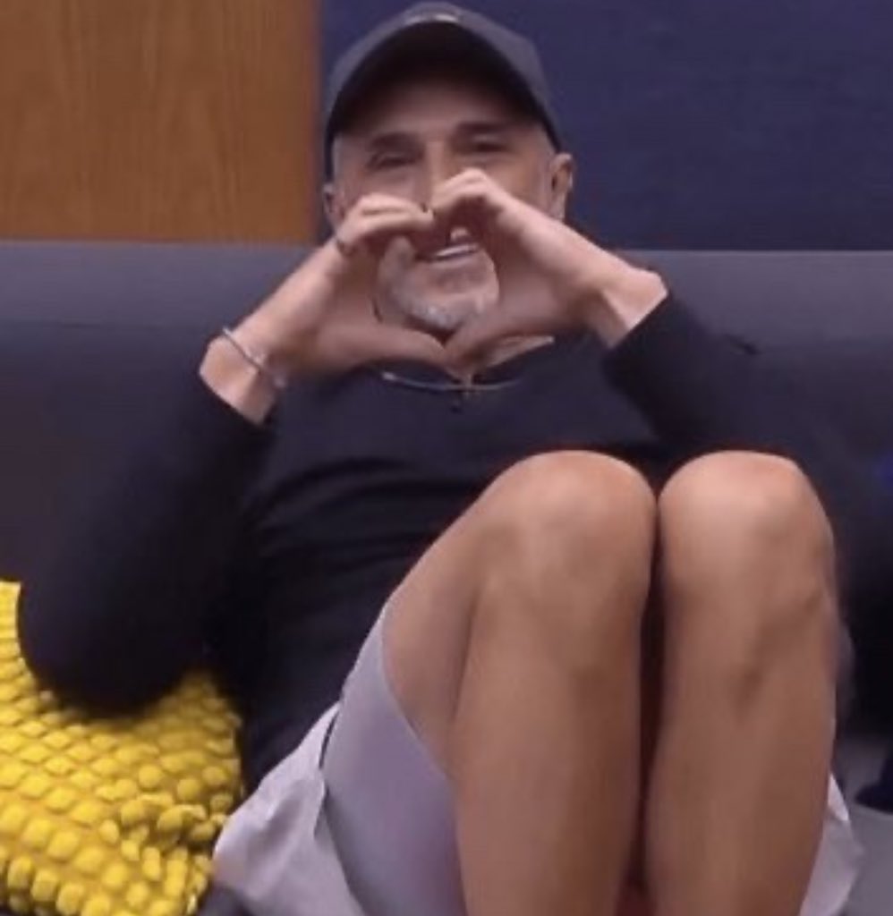 centenofans's tweet photo. Sales como el gran inmortal de la temporada, SALVADO 7 VECES, el más odiado y más hablado de los team cielo, TE AMO TATA SIEMPRE FUISTE ICÓNICO ❤️‍🩹 @SergioMayerb #LaCasaDeLosFamososMx https://t.co/vcRJhaz8h1