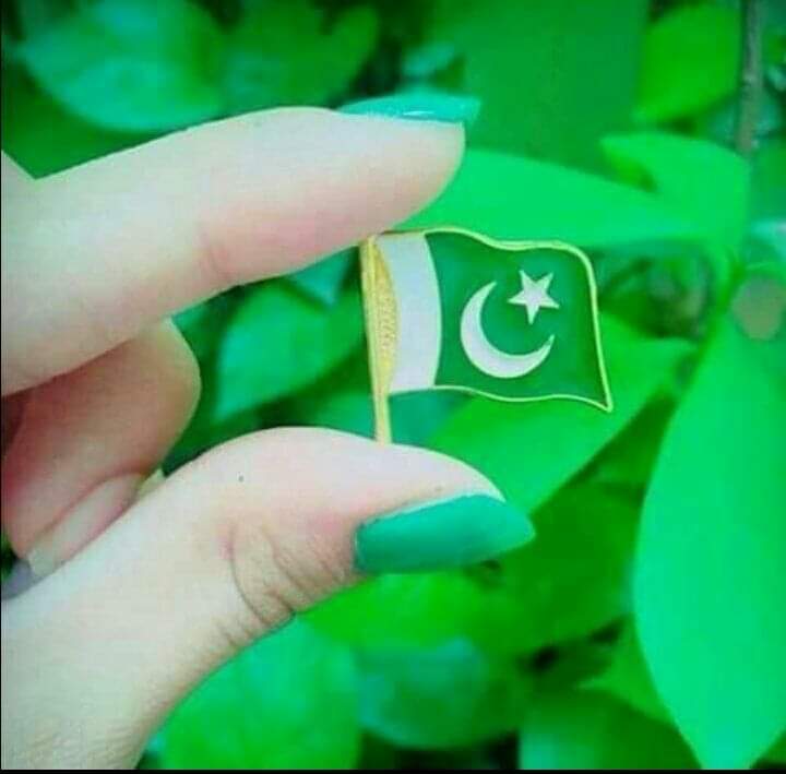 اگر پوری قوم پرچم والے لباس پہن لے ،پھر بھی ملک آزاد نہیں ہو گا 
ملک تب آزاد ہو گا جب اقوام کو ان کے حقوق دیے جائیں گے
السلام علیکم ورحمتہ اللہ وبرکاتہ
صبح بخیر