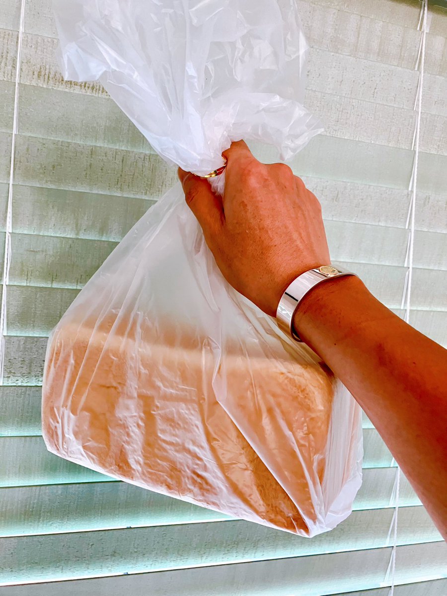 coconiiruyo2020's tweet photo. 『🍞』

兄貴からのお土産🛍️

恵比寿
#STEAMBREAD

どうしよう､､､
サク・フワ・モチっ❗️
美味すぎるやん🤤

ワイの腕､､､
パンのこんがり負けてない焼き加減🤣

#スチームブレッド https://t.co/lzTFmZoaMW