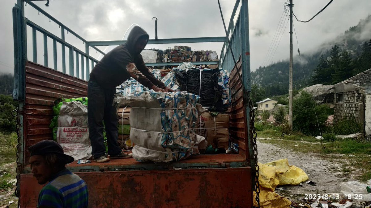 iPradeepSangwan's tweet photo. Rakcham (Kinnaur) material recovery facility 

Total Bales 

PET - 29 
Cardboard - 36 
MLP- 22
Clear Plastic-  8
Tetra Pack- 13 

Approx -6 tonnes &amp; total 108 bales

Transported for recycling. Our bit for the earth 

#HappyIndependenceDay2023 https://t.co/MVYtwBYgAE