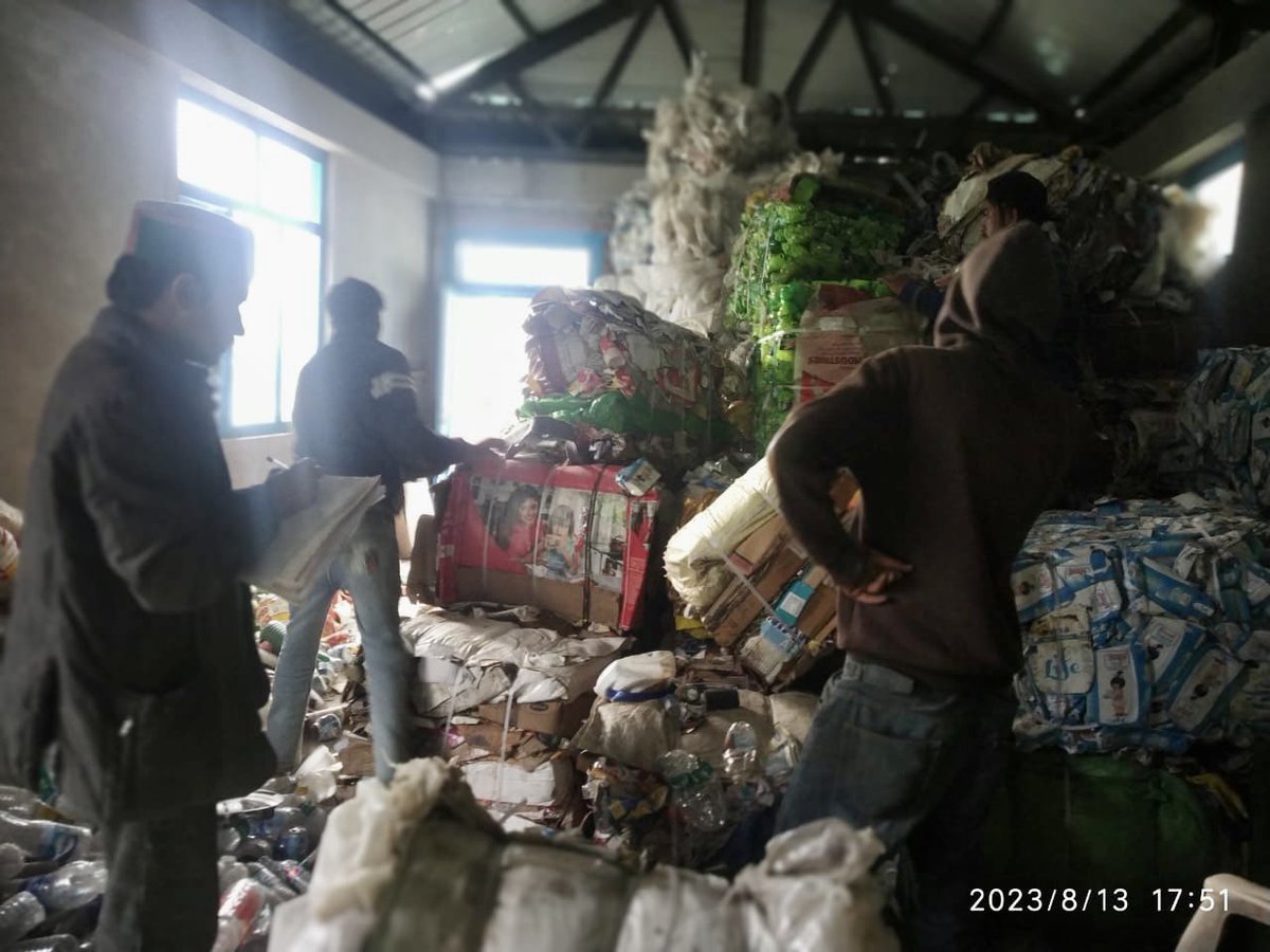iPradeepSangwan's tweet photo. Rakcham (Kinnaur) material recovery facility 

Total Bales 

PET - 29 
Cardboard - 36 
MLP- 22
Clear Plastic-  8
Tetra Pack- 13 

Approx -6 tonnes &amp; total 108 bales

Transported for recycling. Our bit for the earth 

#HappyIndependenceDay2023 https://t.co/MVYtwBYgAE