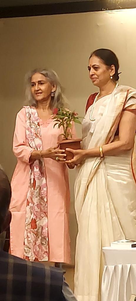 IndicaOrg's tweet photo. #ForeverThere Snaps from the #BookLaunch event in Ahmedabad https://t.co/I00tbiZ93Y