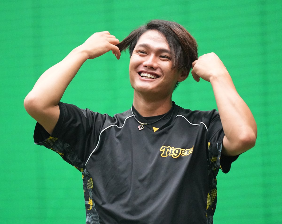 Sponichi_Tphoto's tweet photo. 再現度高いモノマネに満足そうな #西純矢 投手 https://t.co/eXfjfOFYK5