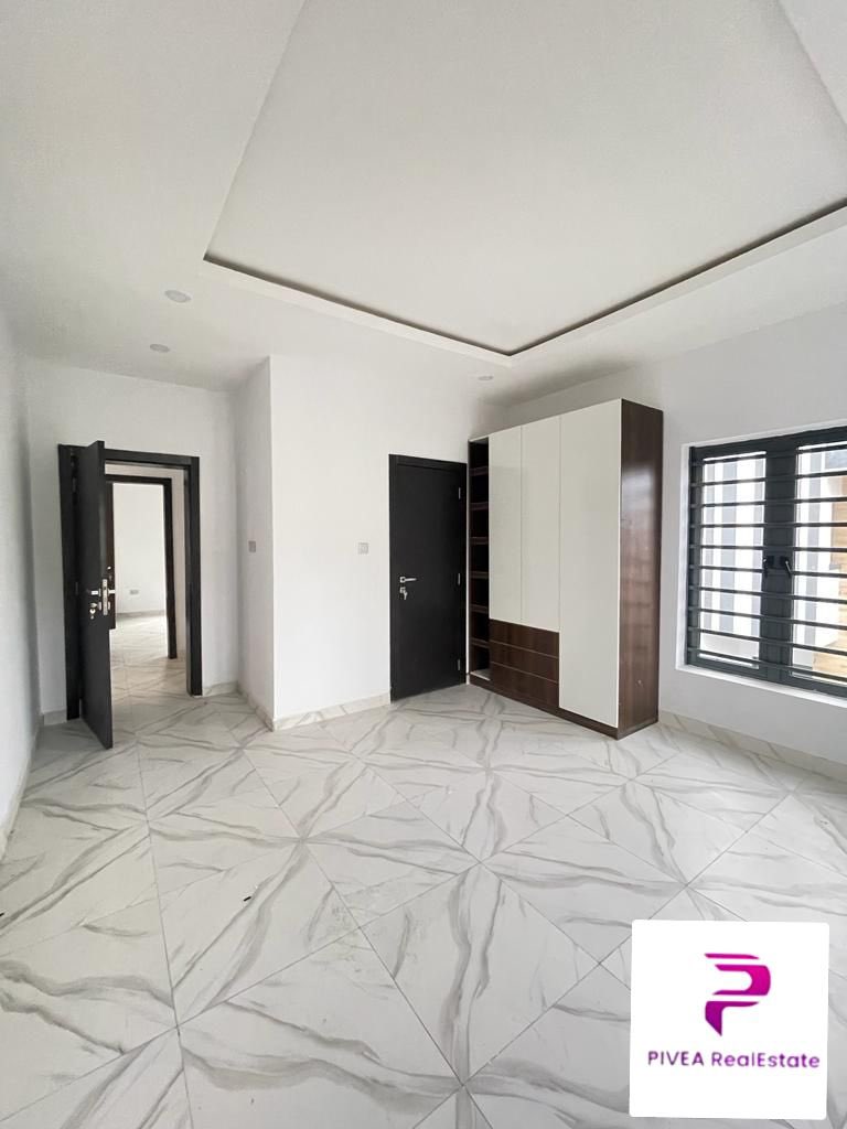 Pivearealestate's tweet photo. *Distressed price* 180M 
Location: VGC, Lekki,Lagos. https://t.co/8lDelNycO6
