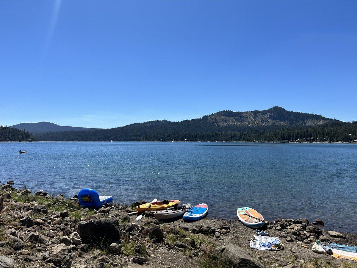 m_ram23's tweet photo. Kayak, paddle board, and margaritaville. #elklake #cascadelakeshighway https://t.co/4FfjRmZReB