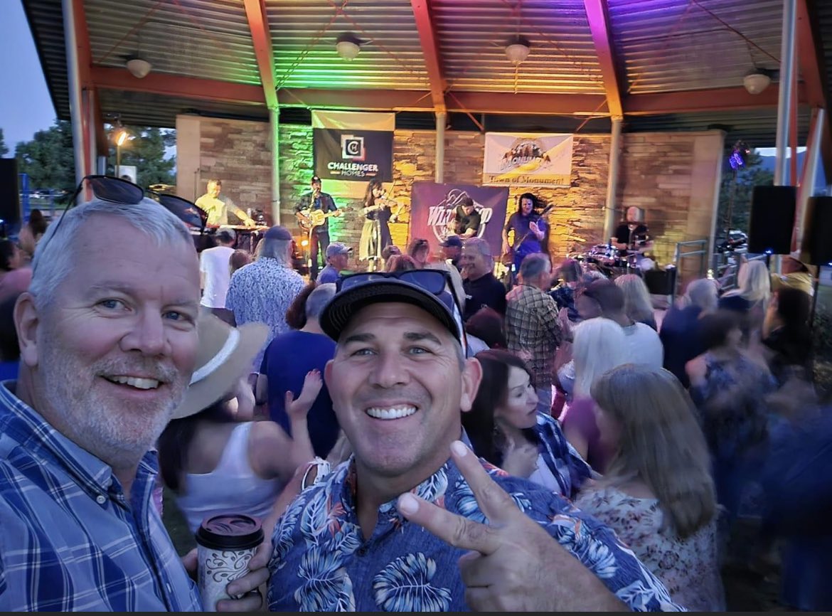 WireWood_Band's tweet photo. We love our WWS friends!!💝🎻💝 https://t.co/67G9f29JIO
