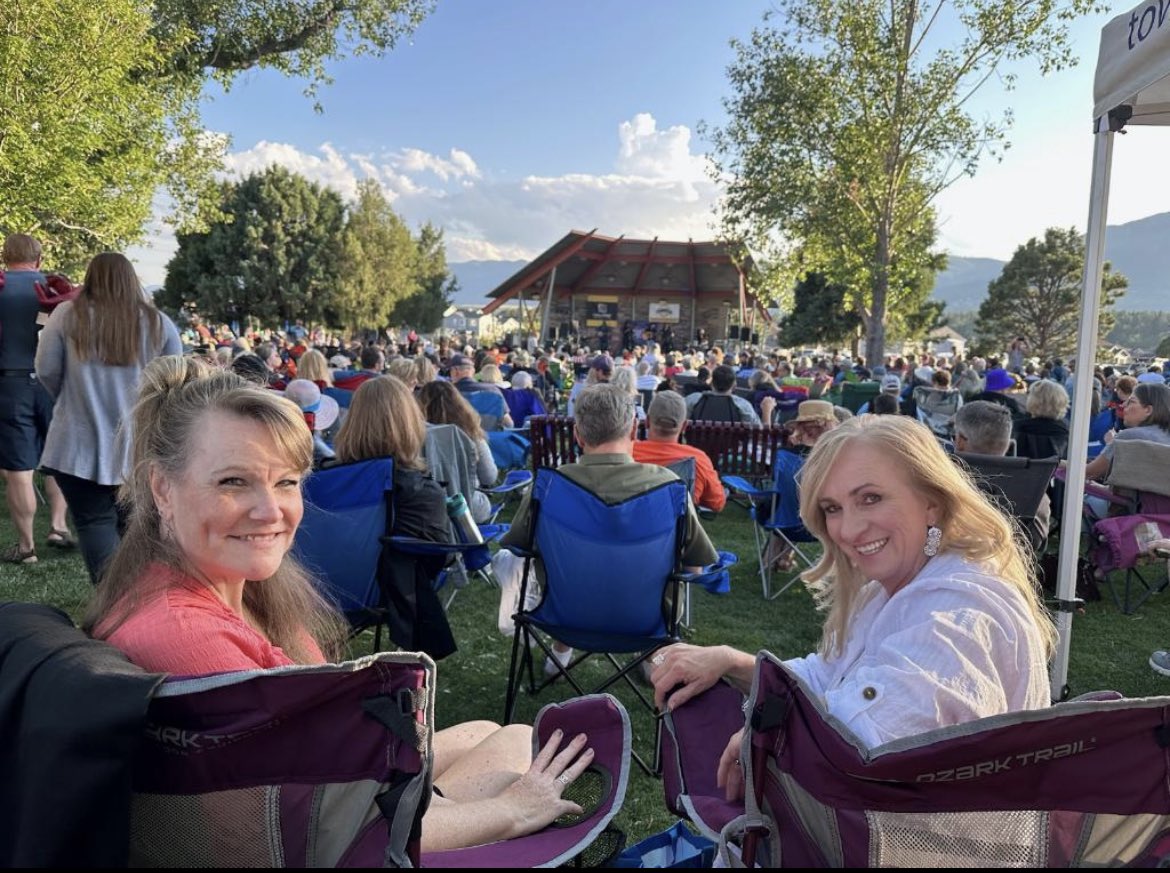 WireWood_Band's tweet photo. We love our WWS friends!!💝🎻💝 https://t.co/67G9f29JIO