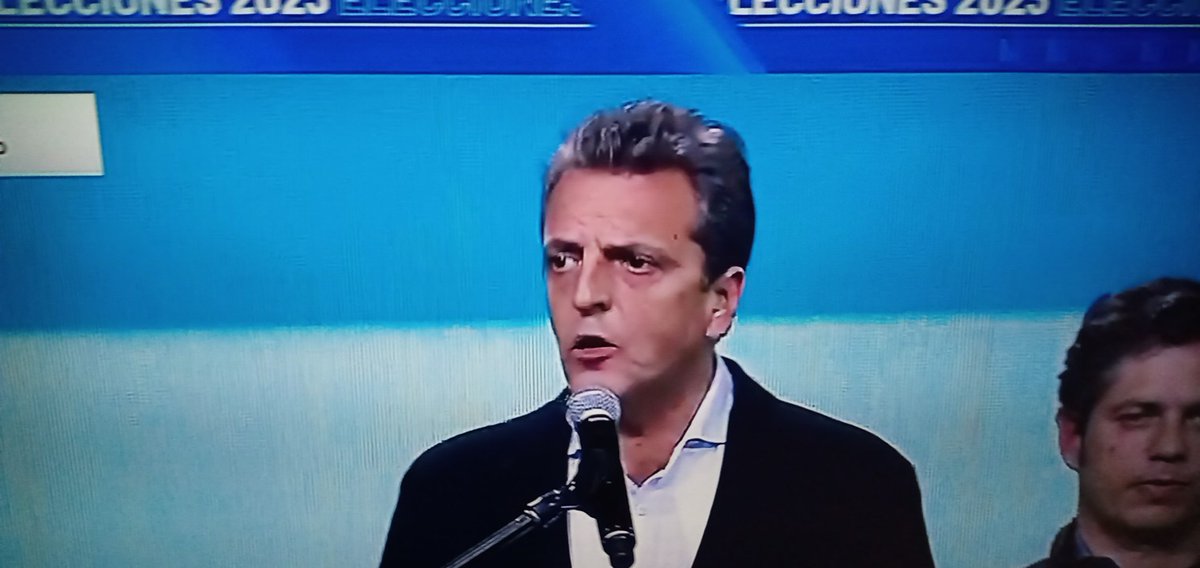 Massa dando su discurso.
Todos creyendo que perdió y el tipo tiene a toda su gente en las listas de Milei.
Se fumó al kirchnerismo y al 30% que cree que votando a Milei está votando contra vaya a saber qué...
Qué país de pelotudos.