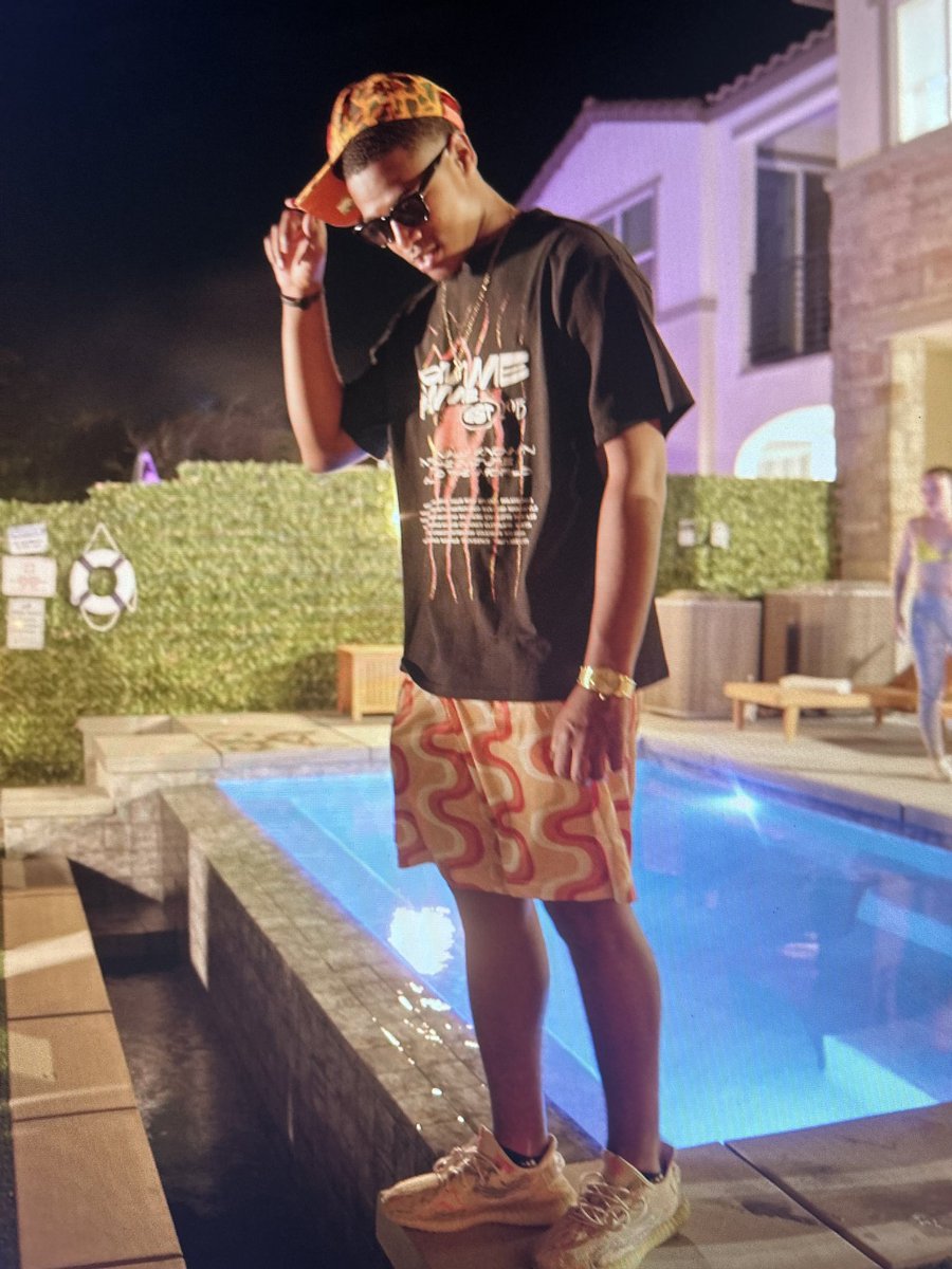 Send me all kind of nudes, baby, I ain’t got no time for you 🧡⛺️