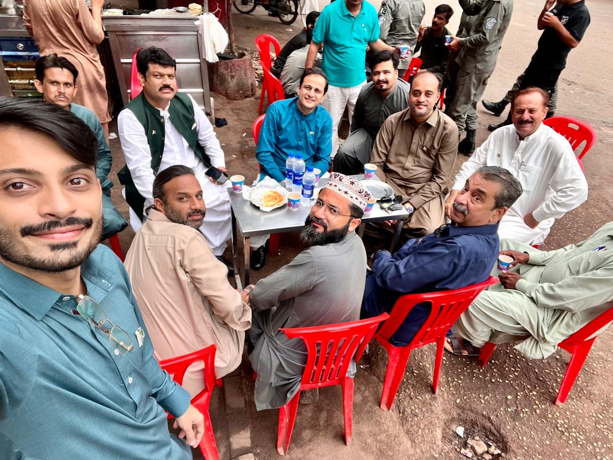 murtazawahab1's tweet photo. آزادی کا دن اور ڈھابے کی چائے ❤️ جشن آزادی مبارک https://t.co/rblJS75c57