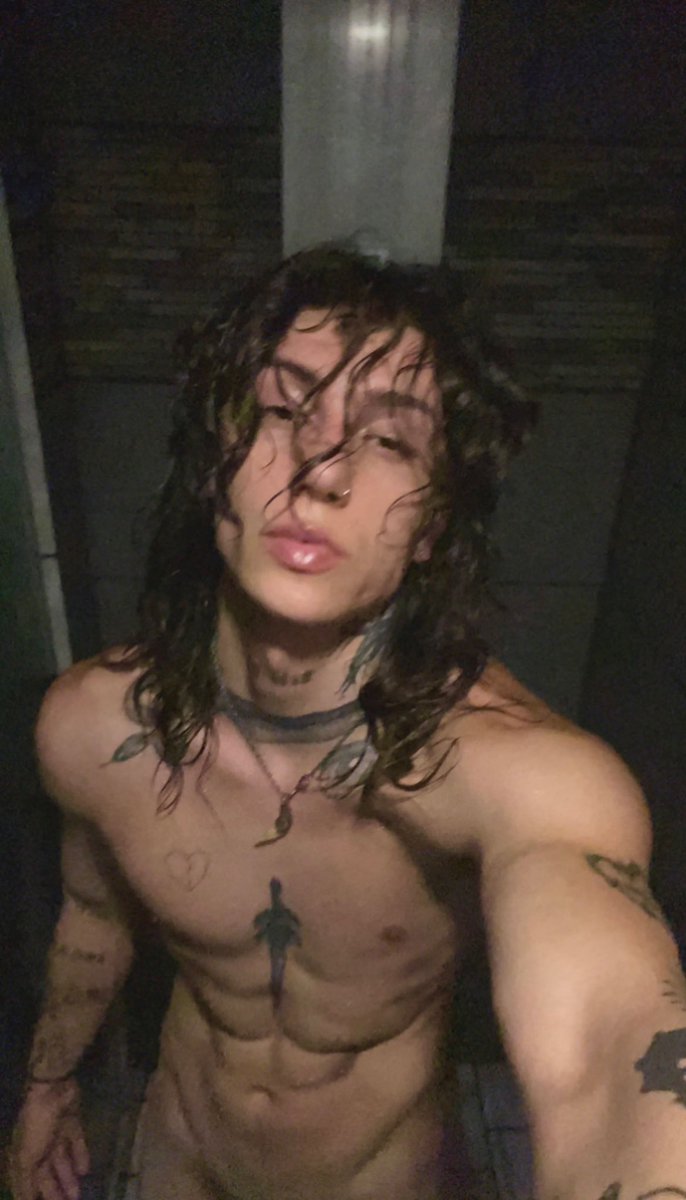 jordannpowell1's tweet photo. come get fucked against the glass https://t.co/504L7Lw4pK