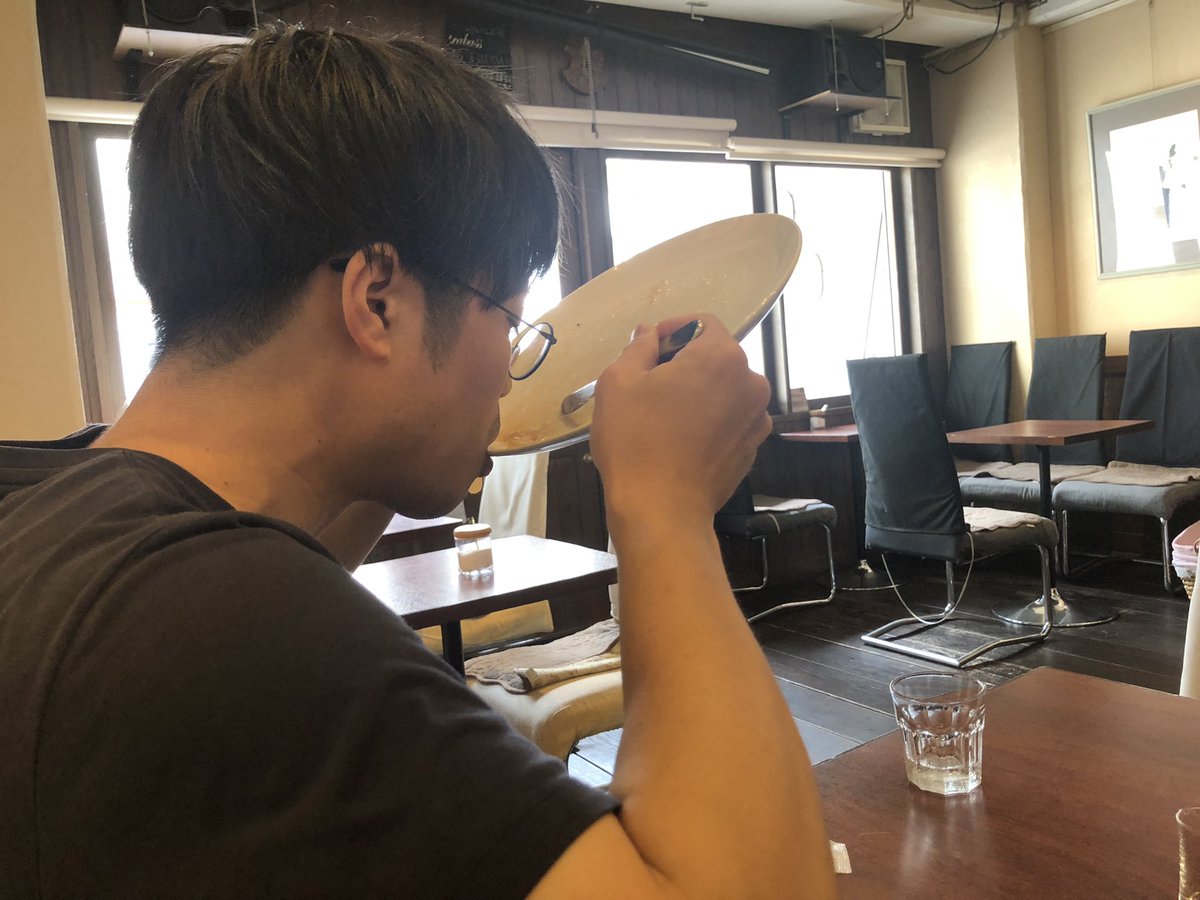 adcsk518's tweet photo. 兄妹3人でモーニングに行った際兄は、1皿目のフレンチトーストでお皿に余ったメイプルシロップを余すことなくかきこみ(行儀が悪いかなと気にしながら)、2皿目のホットサンドを可愛い〜と言いながら写真に収めていた。 https://t.co/VV5fVhcdLk