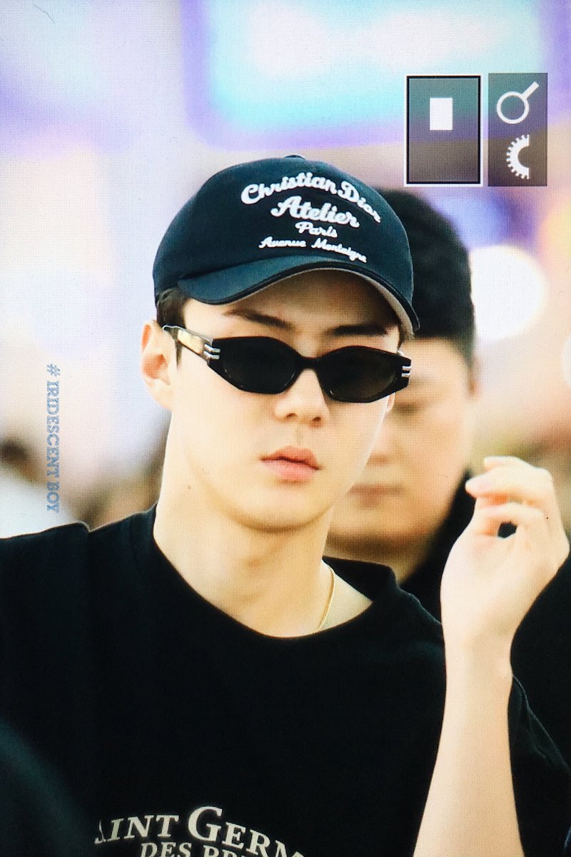 iridescent_boy's tweet photo. 230814 ICN 뭐야? 귀여운데?

#세훈 #SEHUN #吴世勋 @weareoneEXO https://t.co/YZhCI0a5yP