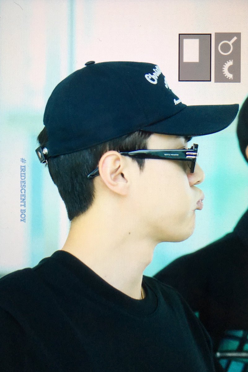 iridescent_boy's tweet photo. 230814 ICN 뭐야?? 귀여운데 진짜

#세훈 #SEHUN #吴世勋 @weareoneEXO https://t.co/tOwEifFuVj