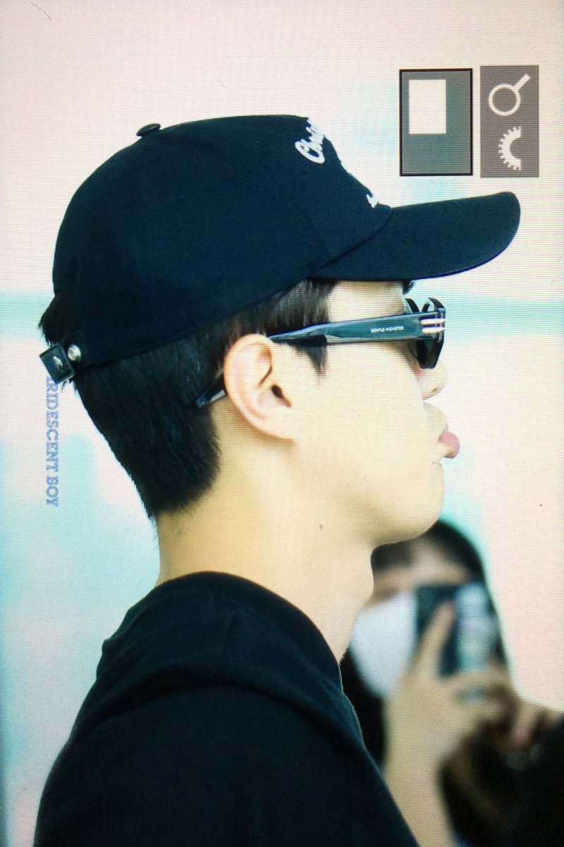 iridescent_boy's tweet photo. 230814 ICN 뭐야?? 귀여운데 진짜

#세훈 #SEHUN #吴世勋 @weareoneEXO https://t.co/tOwEifFuVj