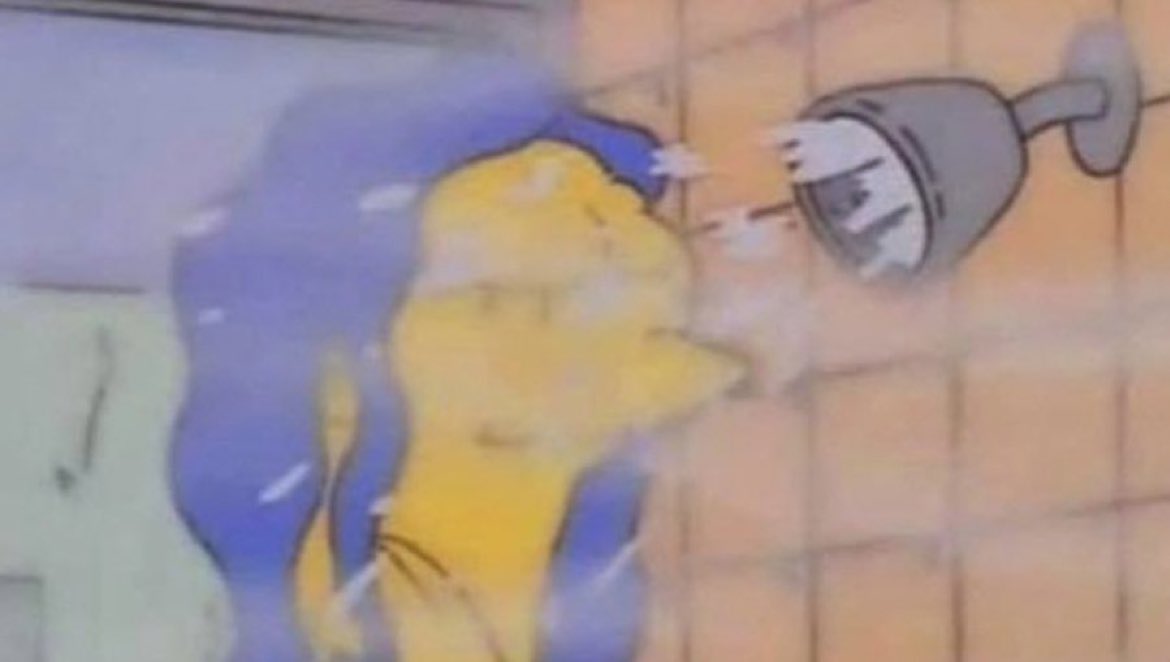 yo feliz de la vida bañandome con agua hirviendo