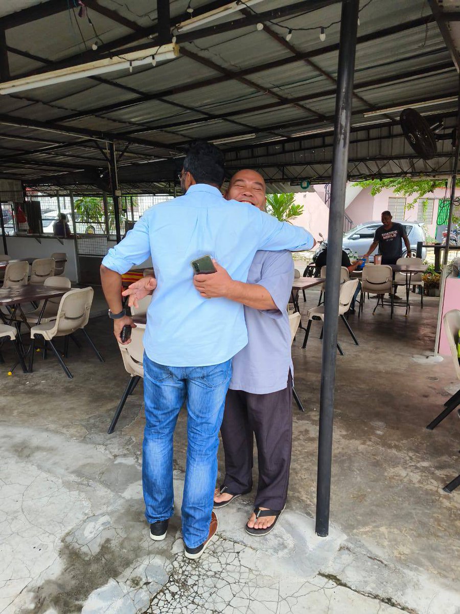 preakasn50's tweet photo. Salam Malaysia Madani 🇲🇾❤️
14/08/2023 Isnin

Bertemu dengan Ketua Kampung, Kampung Baru Hicom bersama pasukan beliau. 

Ayuh Arus Merah Kuning❤️💛

#dunkotakemuning #progresswithpreakas #kotakemuning #selangor #MalaysiaMadani #N50KotaKemuning #Elections2023 #PoliticsToday #vote https://t.co/8BrYwe7xNR